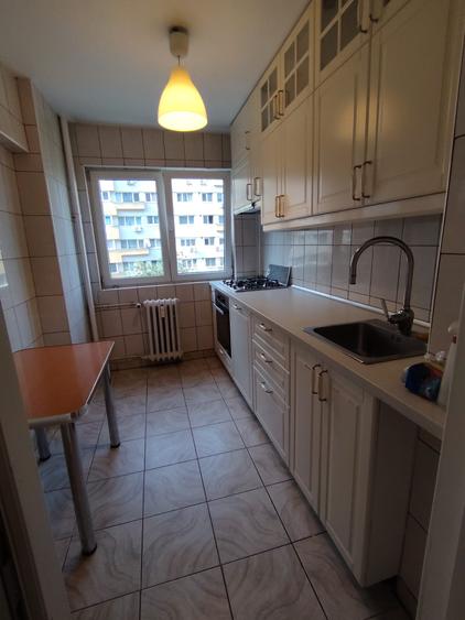 Apartament 3 camere semimobilat Metrou Parc Bazilescu