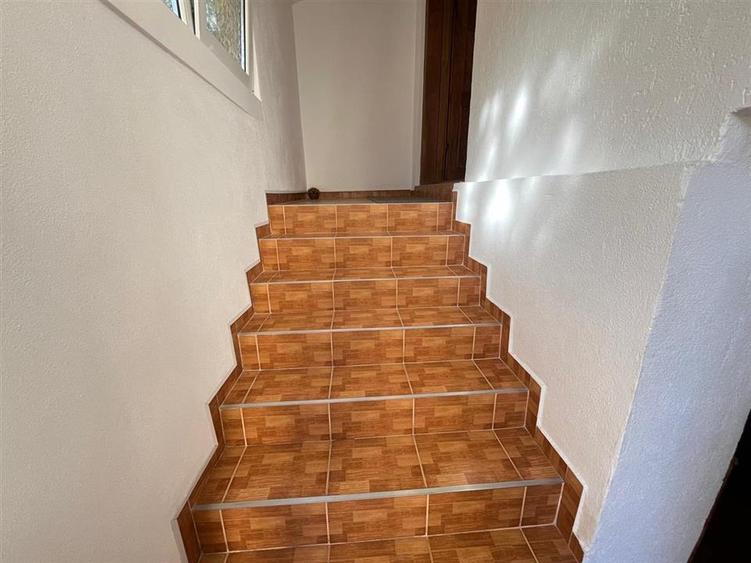 Casa individuala 4 camere si curte zona Lupeni