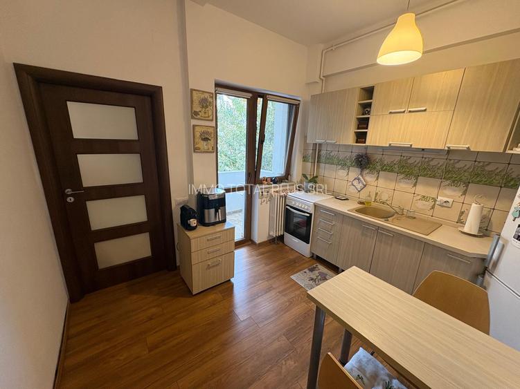 Piata Romana, 2 camere, centrala de bloc