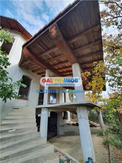 Vila in stil italian la rosu de vanzare Buftea