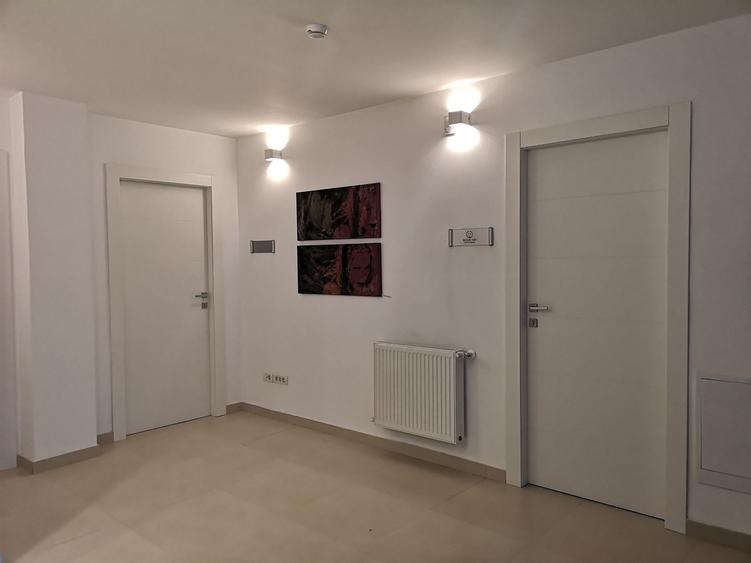 Zero comision, 33mp birou de mici dimensiuni, Victoriei, 8' metrou