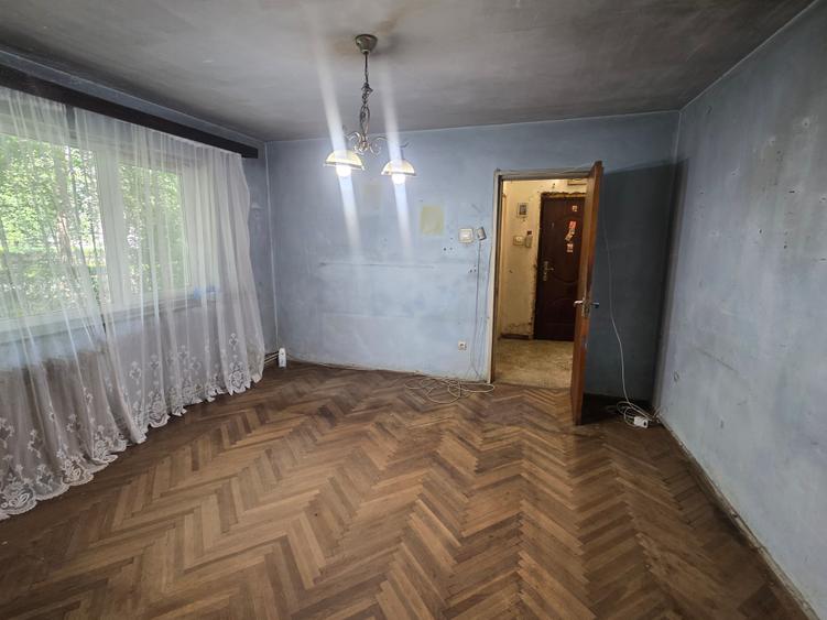 Vand apartament 2 camere neamenajat parter