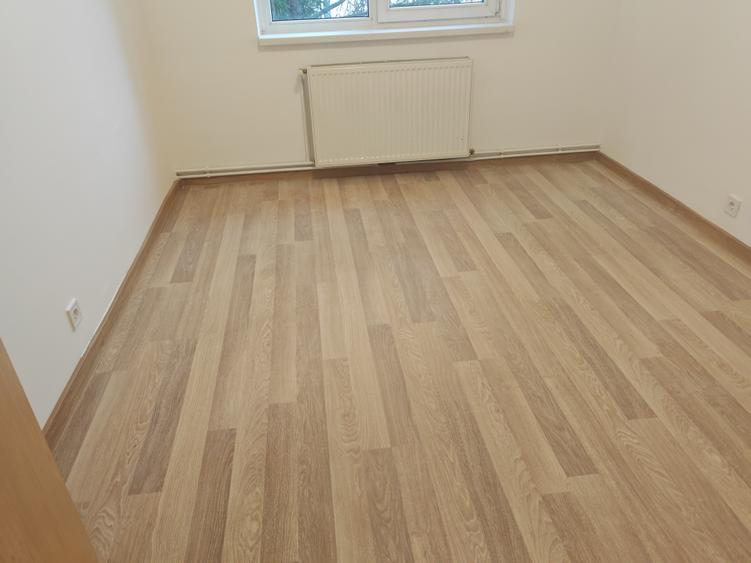 Apartament 3 camere liber la vanzare zona Astra