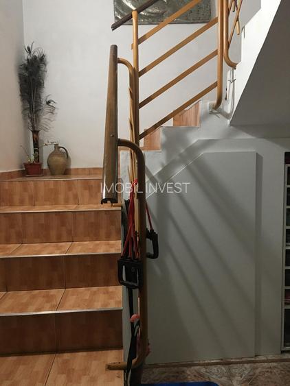 Casă de vânzare, 8 camere, 2 corpuri, zonă centrală - 5