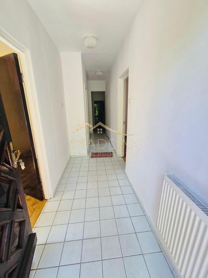 Casa/ Vila 4 camere in Domenii***
