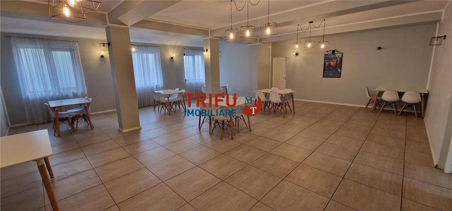 Casă tip pensiune de vânzare cu 6 camere și o casă adiacent&