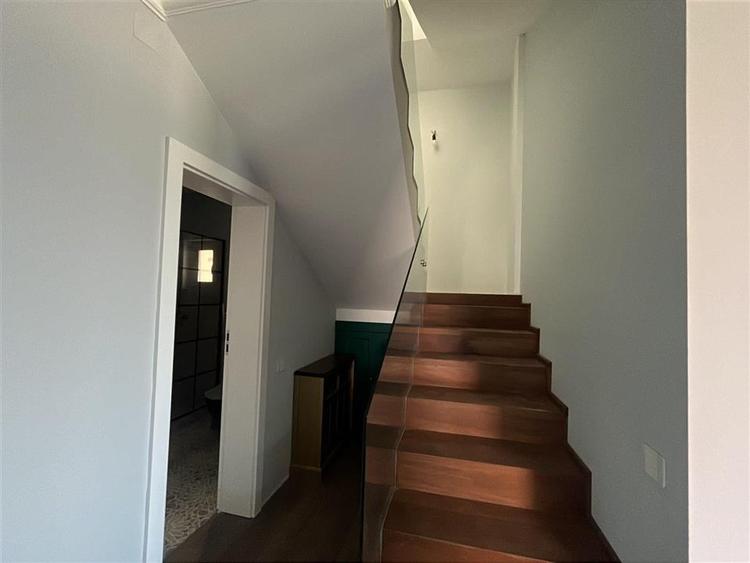 Eleganta la malul lacului- Vila premium cu ponton privat.