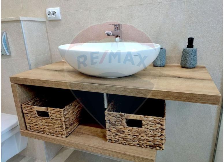 Apartament 2 camere, etaj 1, mobilat premium, parcare în curte