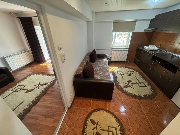 Apartament cu o cameră 40mp parter cu balcon zona Bratianu Scoala nr. 8