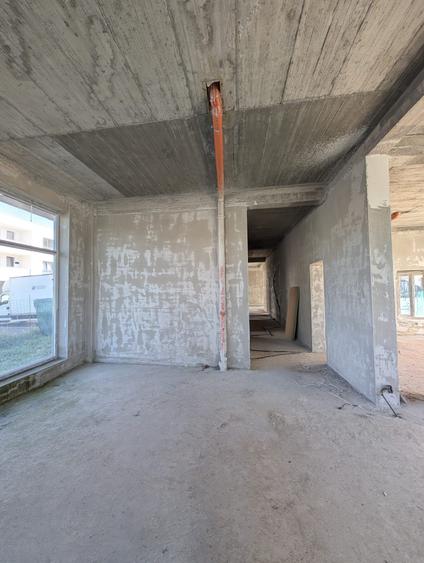 Spatiu de inchiriat, 100mp, h 3m, vitrina, vad bun, zona Terra