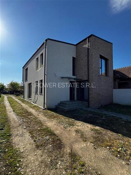 Casa Individuală Parter +Etaj ,166 mp utili, teren 450 mp situata in Somese - 6