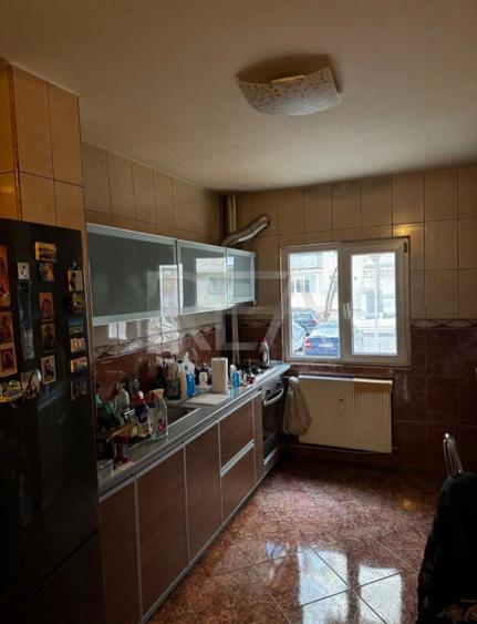 Apartament 3 camere, decomandat/ Drumul Taberei