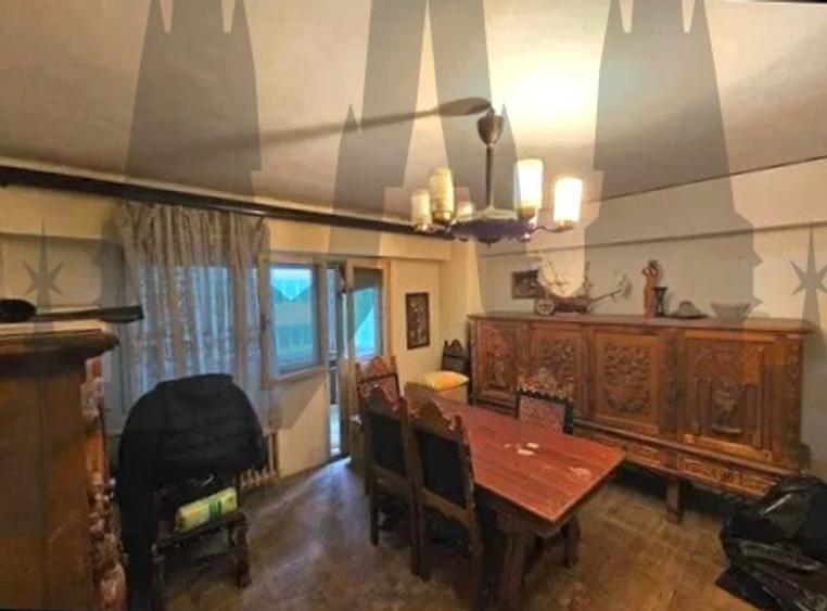 Apartament de vanzare in imobil dupa '80 cu loc de parcare in curte