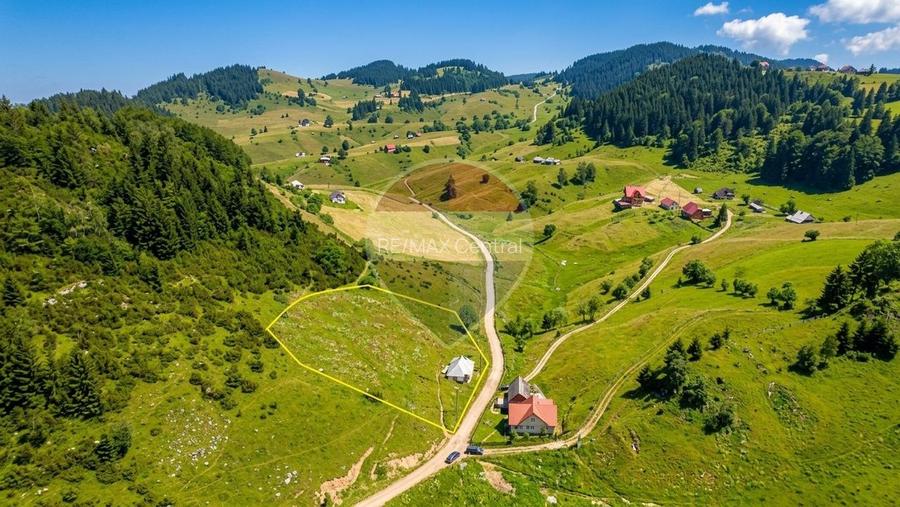 Teren 3808mp+Casă Fundata, Brașov - Cheile Grădiștei - Drum asfaltat
