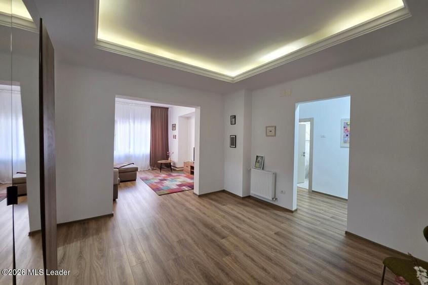 Piata Romana, 4 camere 138 MP total, Etaj 2/9, renovat - utilat, liber