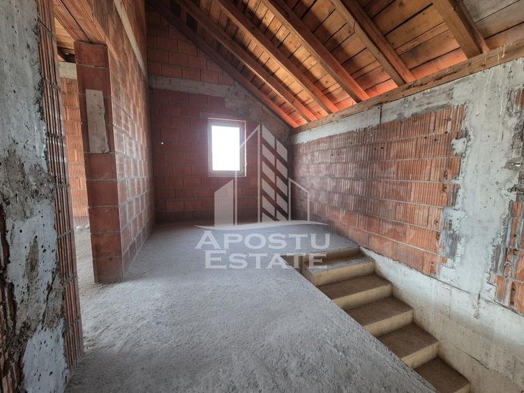 Casa la rosu de vanzare, aproape de Timisoara