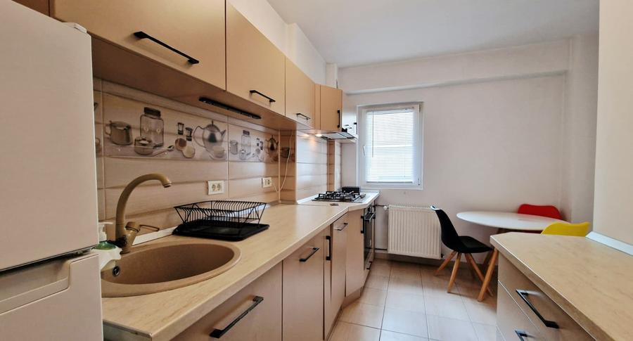 Apartament 3 camere Timpuri Noi-Sincai, etaj 2, decomandat, 2 bai, liber