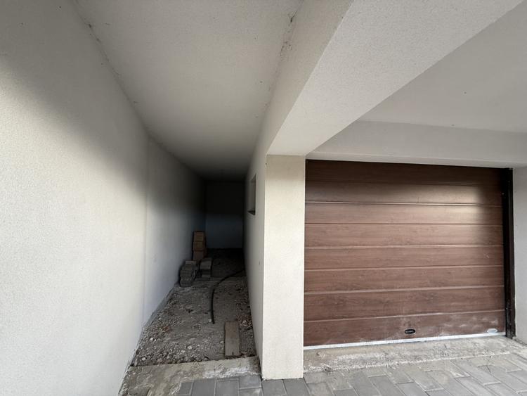 EXCLUSIVITATE !! COM 0% !! De vânzare duplex 4 cam 160 mpu D+P+E str Oasului