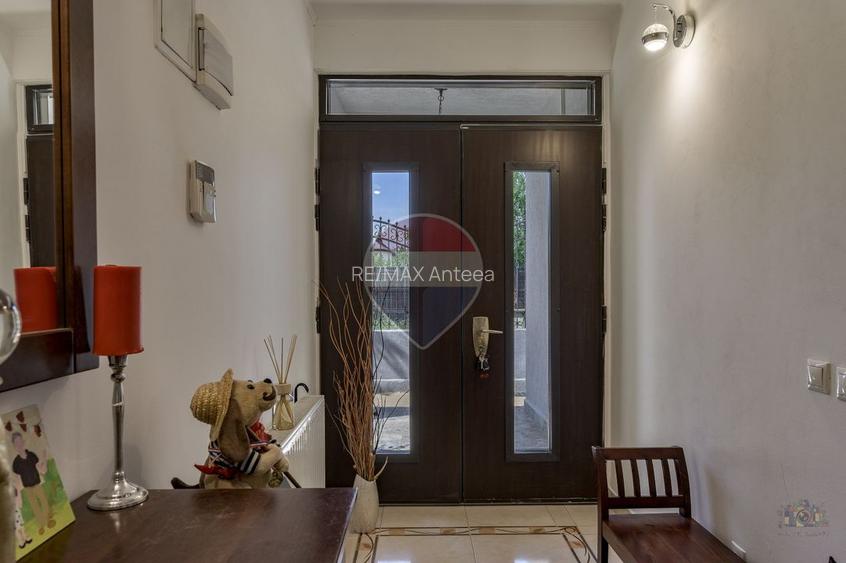 Vilă renovată P+1+M  | Foișor vitrat, grădină și jacuzzi - 28