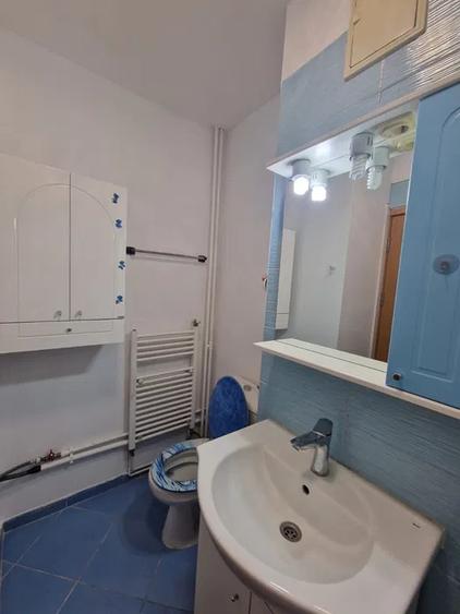 Garsoniera, decomandata, 36 mp, centrala proprie, ac, metrou aproape, Gorjului