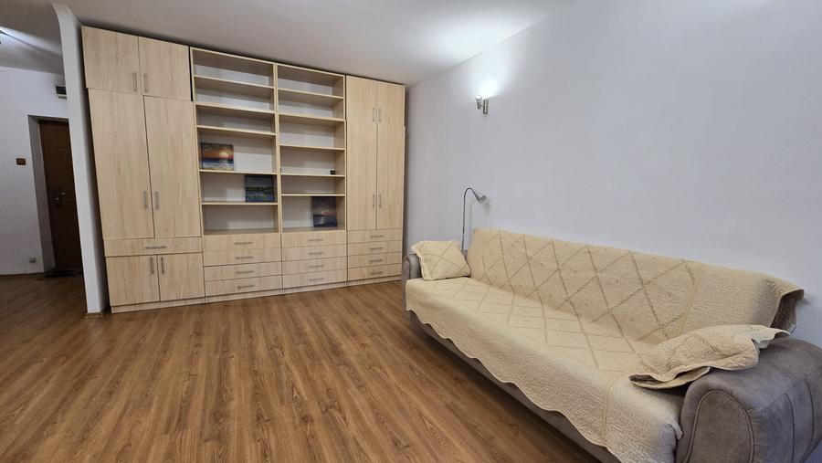 Inchiriere garsoniera decomandata, etaj 1, mobilata si utilata, parcare ,metrou!