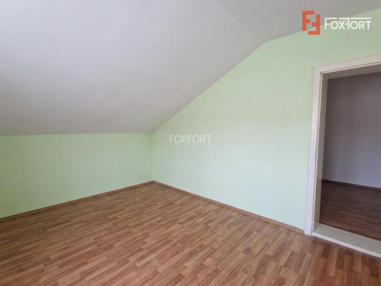 Casa individuala de vanzare cu 7 camere - Recas - 24