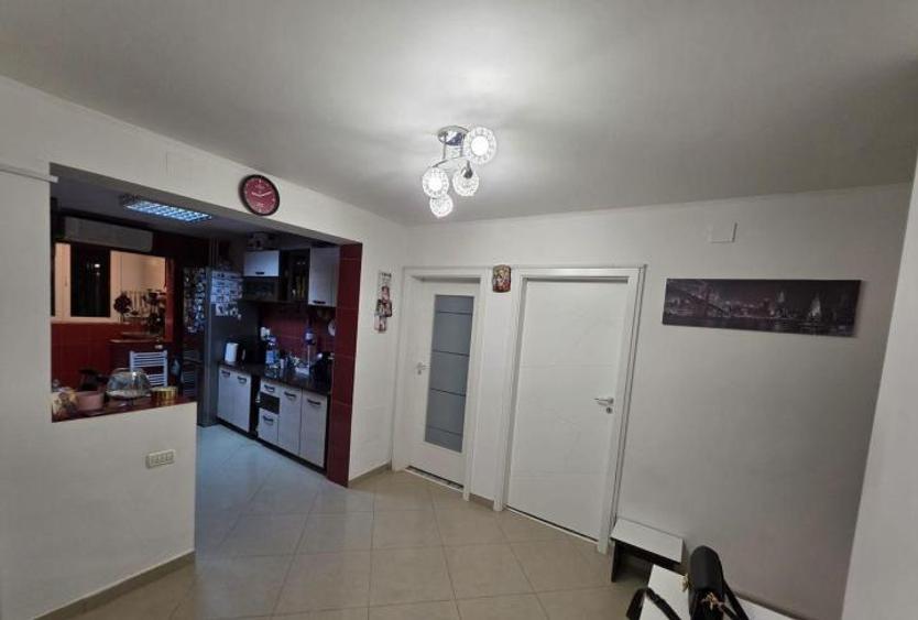 Apartament -4 camere - semidecomandat - Berceni