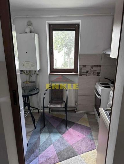 De vanzare apartament cu 2 camere, zona Scolii 7.