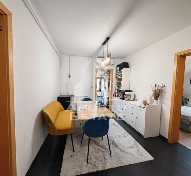 Apartament cu 2 camere de vanzare, centrala proprie, zona Aradului