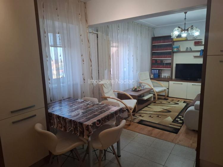 Apartament 4 camere  decomandate cu vedere pe doua parti in Nadlac - 6