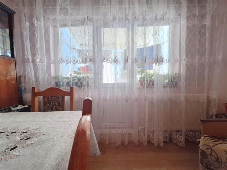 Apartament 2 camere semidecomandat zona Milcov