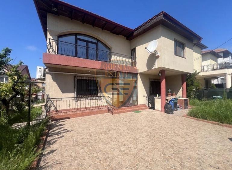 Casa P+1 Lazu 250mp teren 500mp garaj+ 3 parcari centrala gaz panouri solare