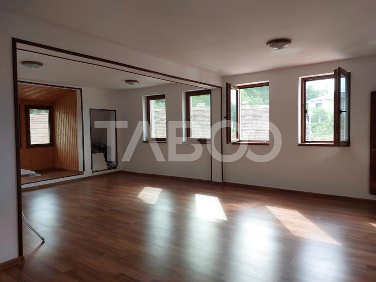 Casa de vanzare 4 dormitoare 1357 m curte terasa livada cu pomi Mohu