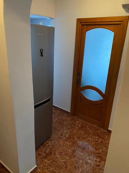 Apartament 2 camere central (Dance Club), decomandat, etajul 4/4, acoperis.