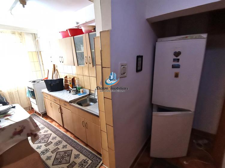 Apartament 3 camere semidecomandat, etaj 1, Piata Darmanesti