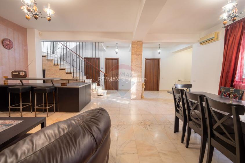 De vanzare casă  5 camere - 3