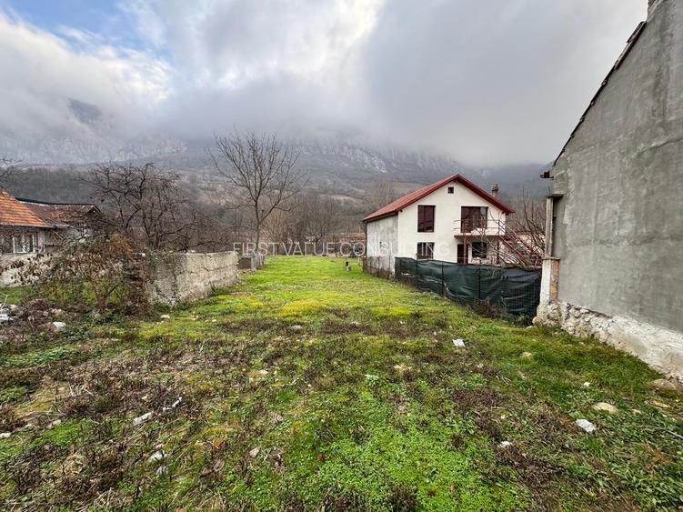 Teren intravilan de vânzare – 948 mp • Acces la râul Cerna - 4