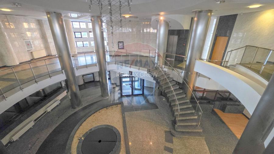 De inchiriat spatiu comercial ultracentral, Piata Revolutiei - Bacau - 3