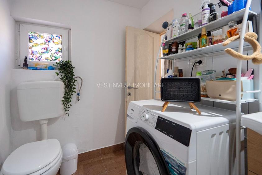 Casa cu 300 mp de teren , acces auto si dublu front in Nufarul - 3