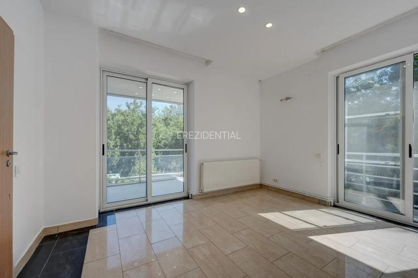 Apartament - 4 camere- parcare subterna- zona Primaverii - 2