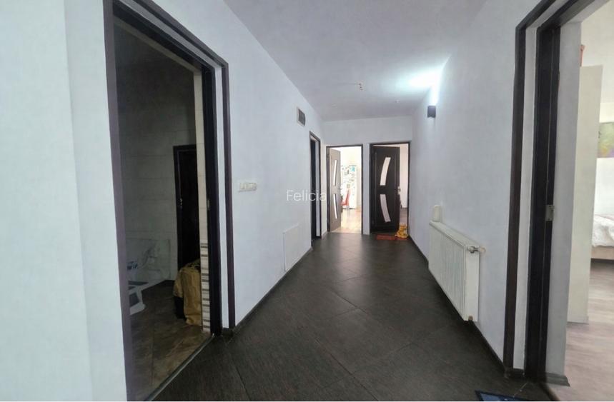 Casă de vanzare- cu spatiu comercial si 7.773  teren - 4