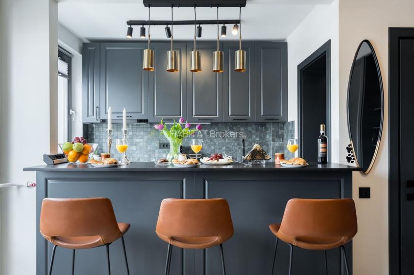 O Vacanță Permanentă în Inima Capitalei, Magheru/Bălcescu - 8