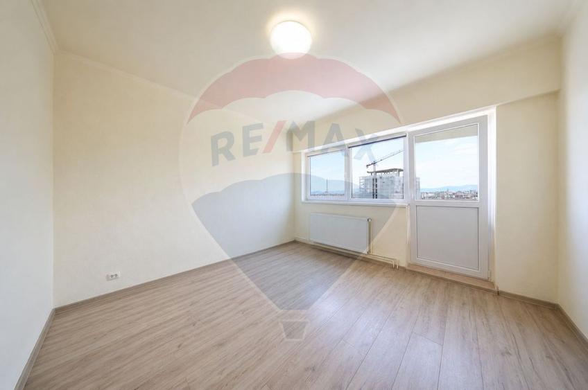 Apartament cu 4 camere de vânzare în zona Centrul Civic