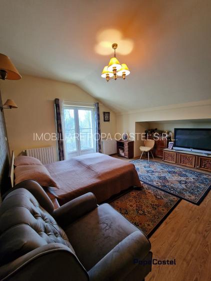 Pipera - Jolie Ville vila 4 camere S+P+M constructie 2005 teren 628 mp - 2