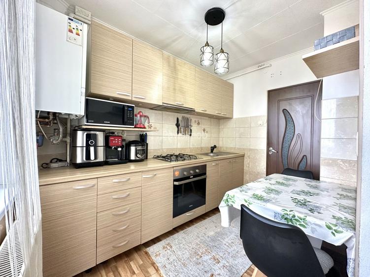 Vânzare apartament 3 camere mobilat,  parcare inclusă , Cartier Noua - 12