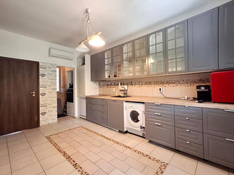De Vanzare Casa  4 camere  zona Tunari - 9