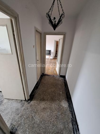3 camere, intre Gara de Nord si Basarab, B-dul Dinicu Golescu, nr 39 - 10