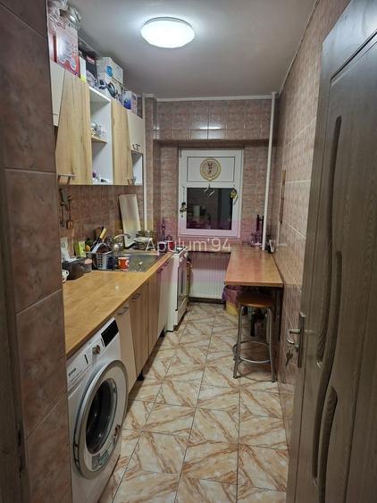 Gaesoniera  Aparatorii Patriei, la Universitataea Spiru Haret - 9