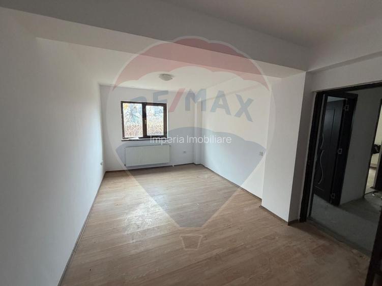 Apartament cu 3 camere de vânzare în zona Central - 8