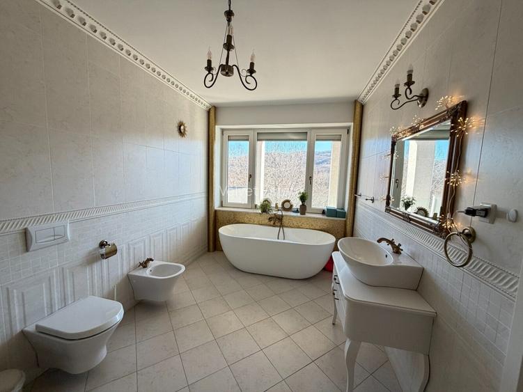 Vilă de Lux Vălenii de Munte- Independență Energetică Parțială & Piscină - 3